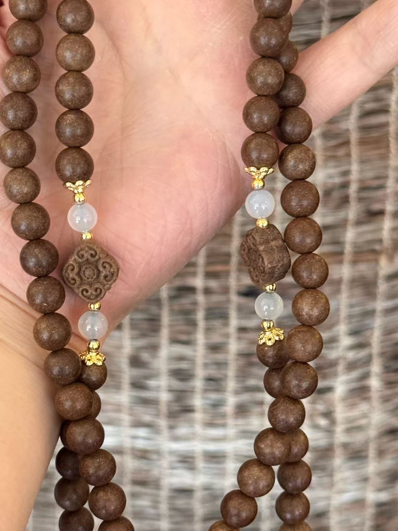 The Remedy Strand “Herbal Harmony Pendant” – 8mm Botanical Neck Aroma Charm