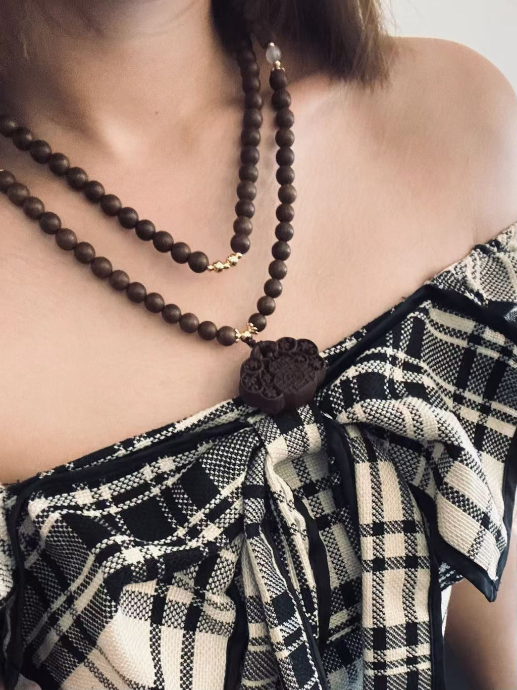 The Remedy Strand “Herbal Harmony Pendant” – 8mm Botanical Neck Aroma Charm