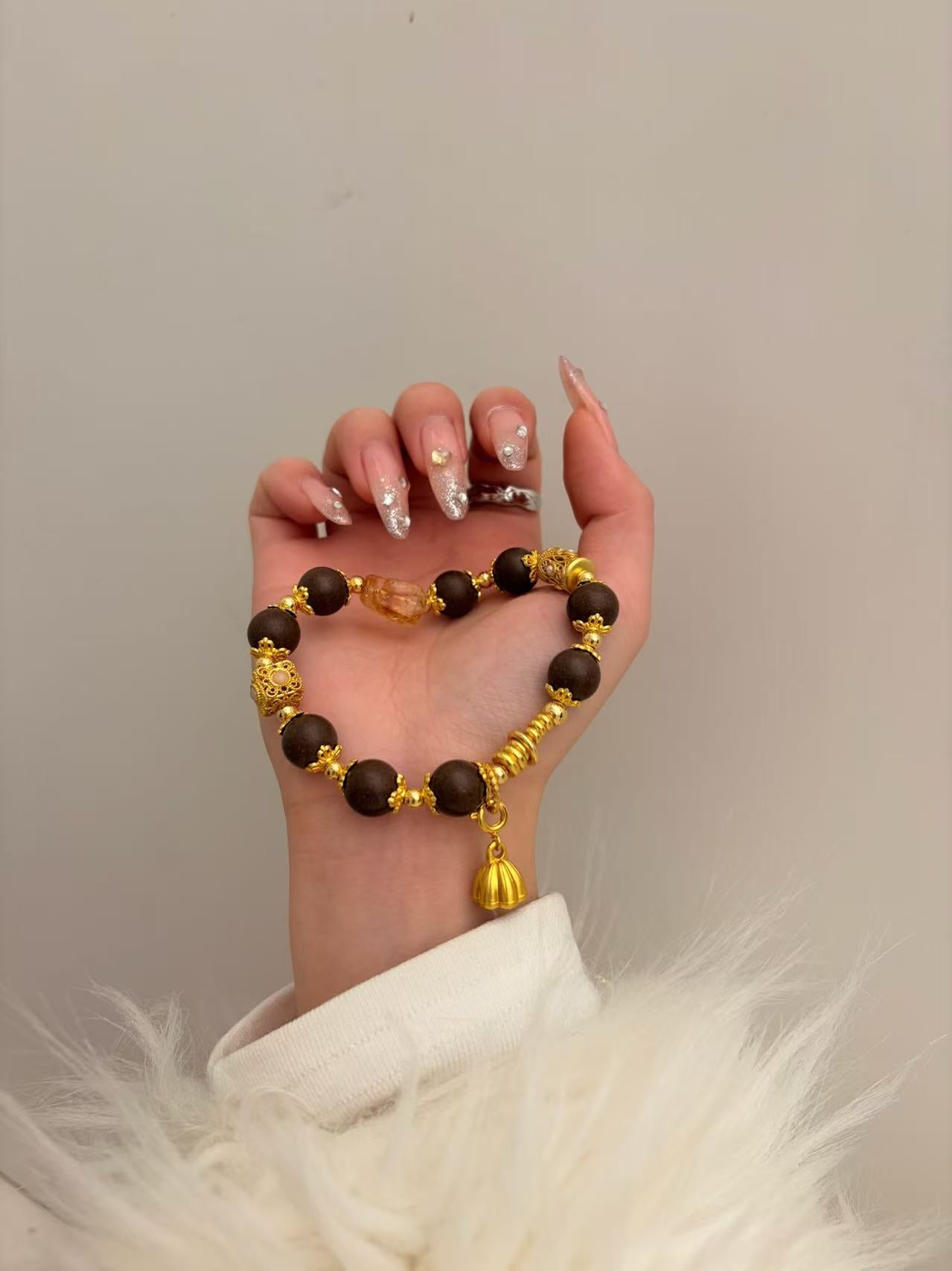 The Remedy Strand Golden Wealth Crystal Bracelet – 10mm Aromatherapy Beads